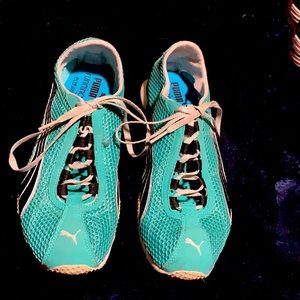 Puma Running Shoes practically brand new!